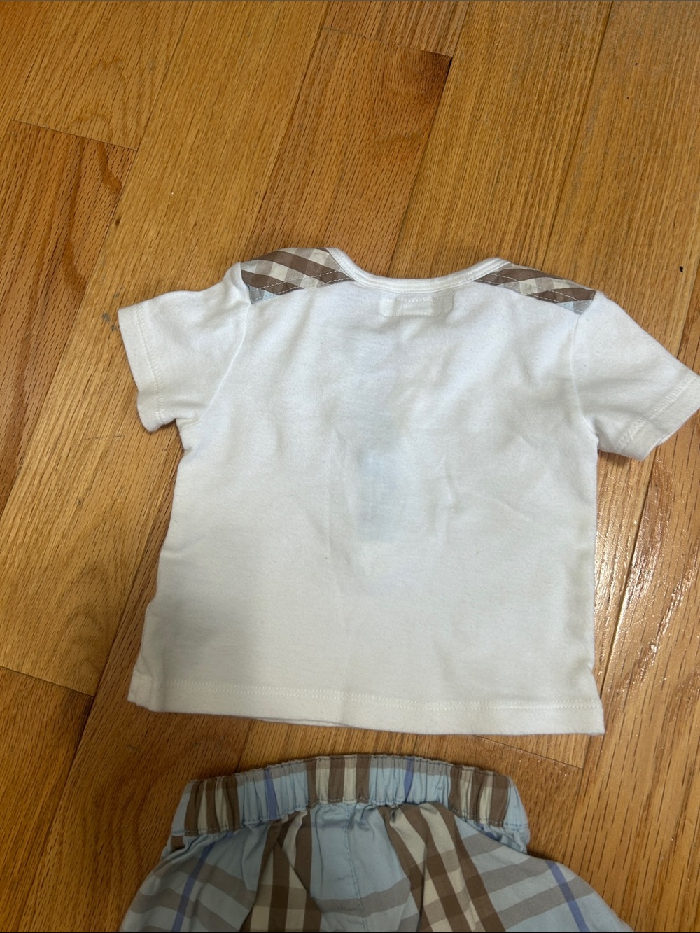 Authentic Burberry Baby Two-Piece Set with Blue Plaid Shorts - Picture 5 of 5